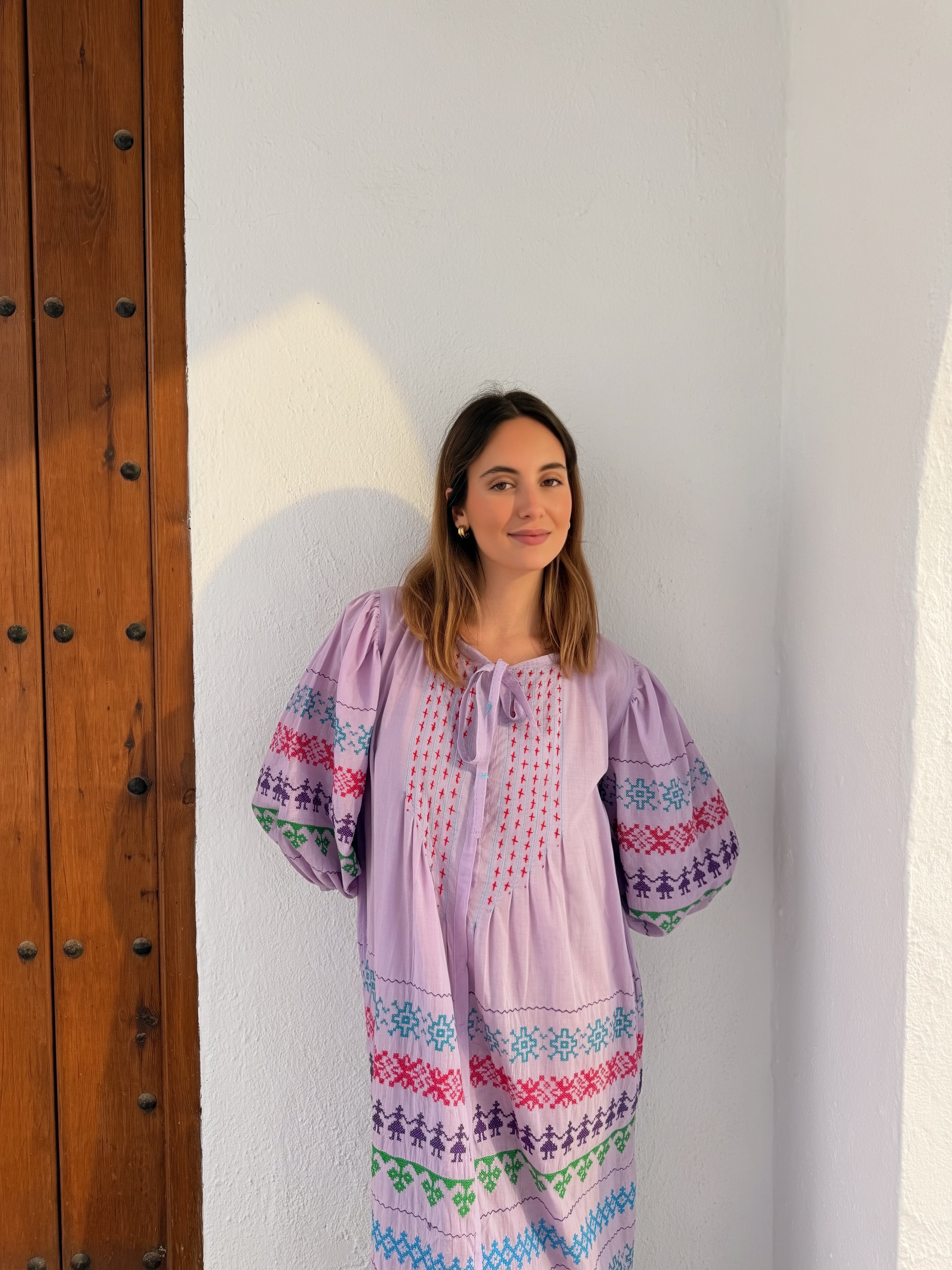 VESTIDO BORDADO LILA
