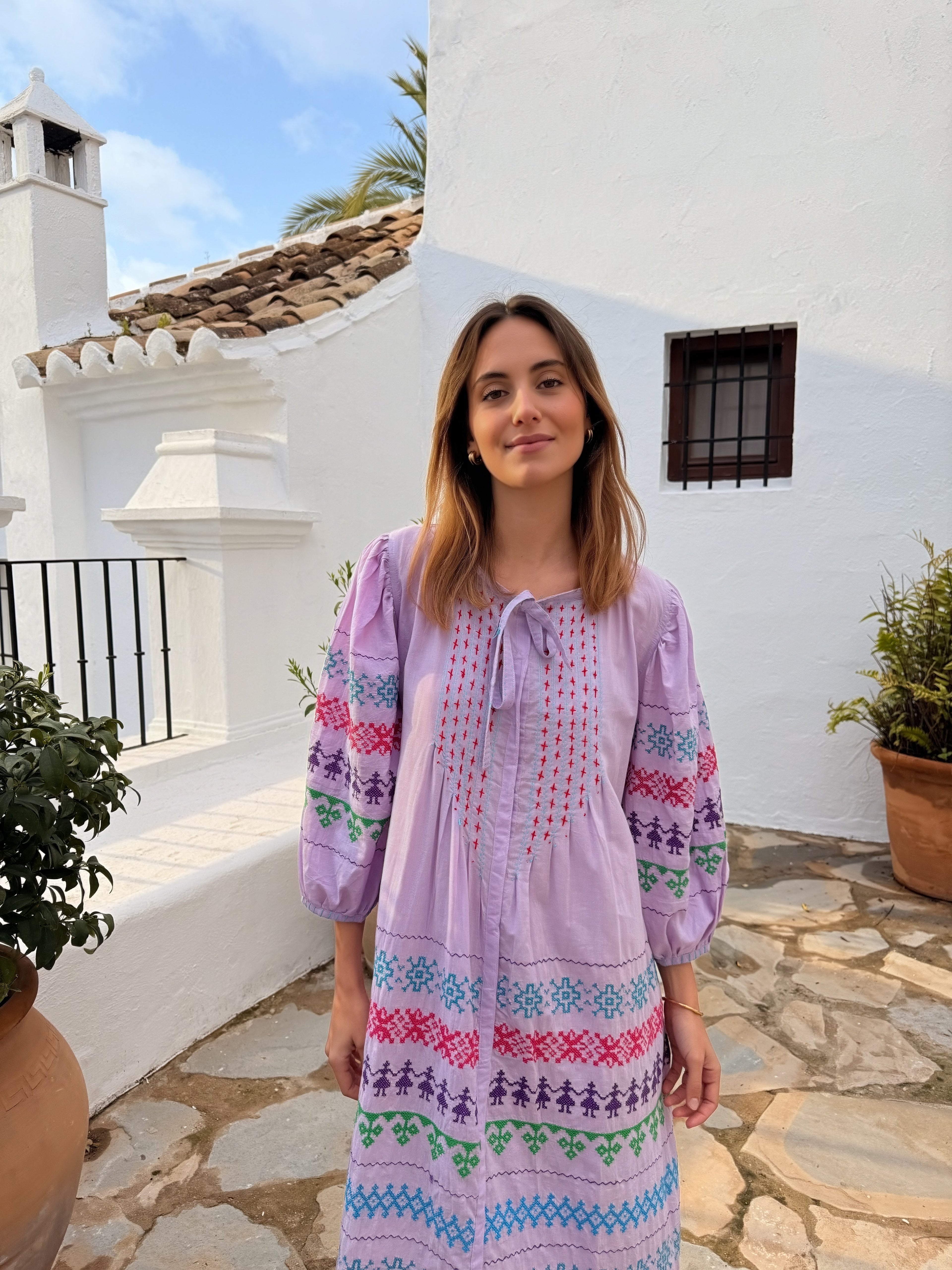 VESTIDO BORDADO LILA
