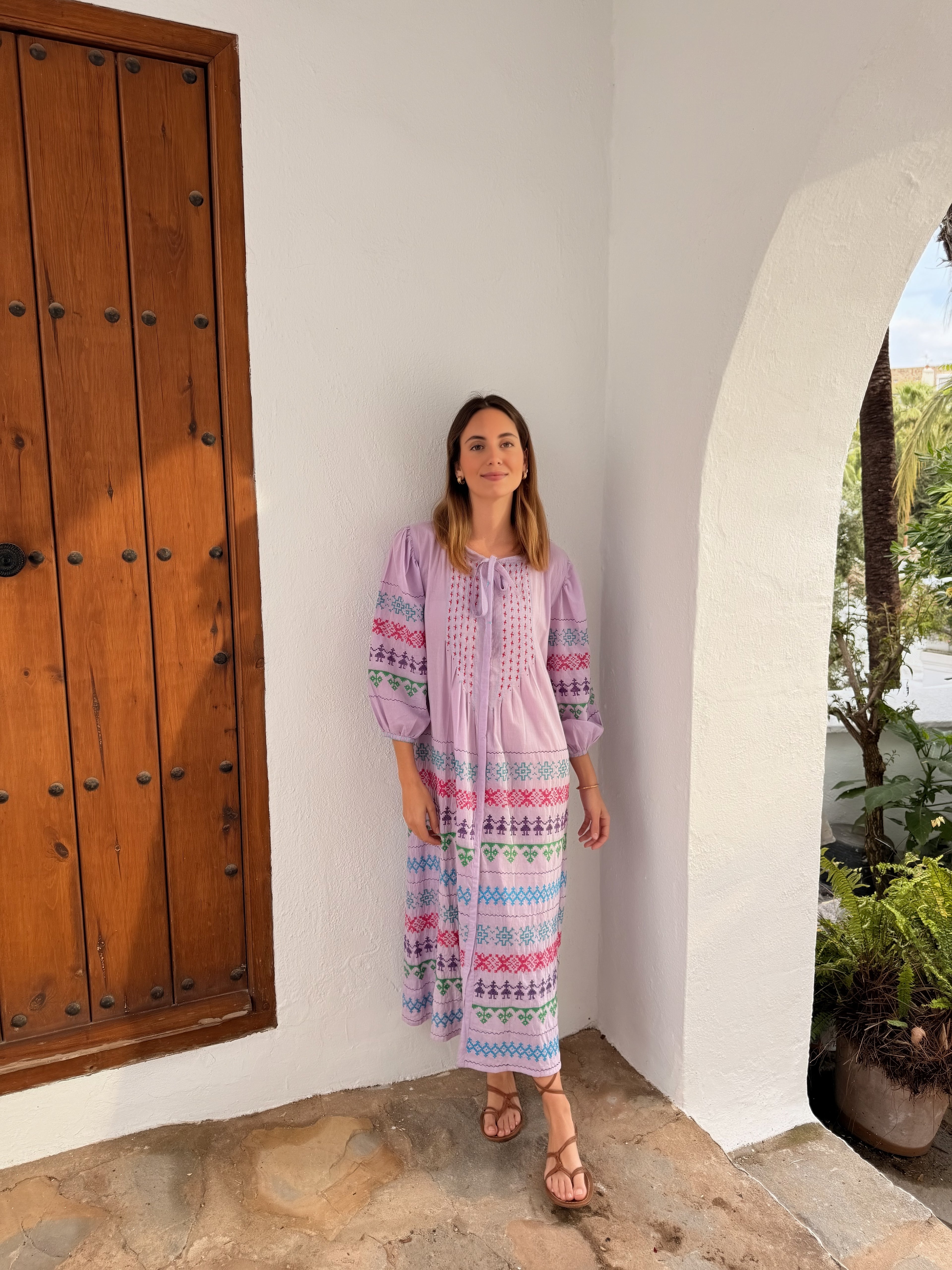 VESTIDO BORDADO LILA