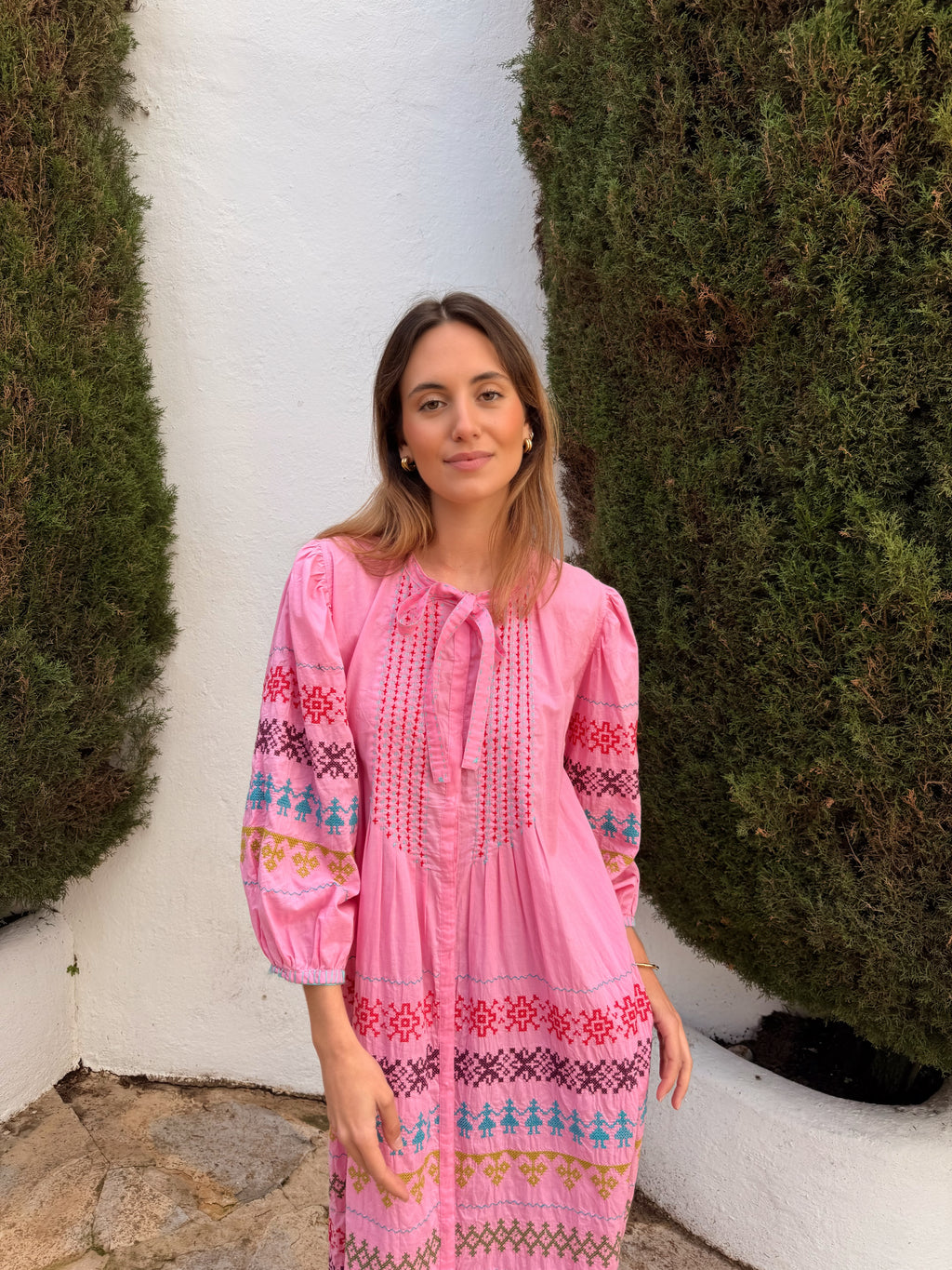 VESTIDO BORDADO ROSA