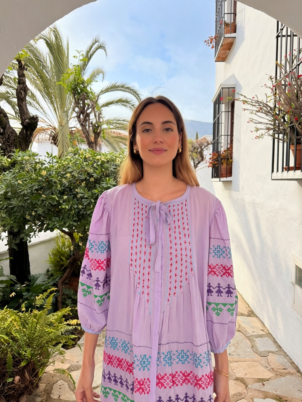 VESTIDO BORDADO LILA