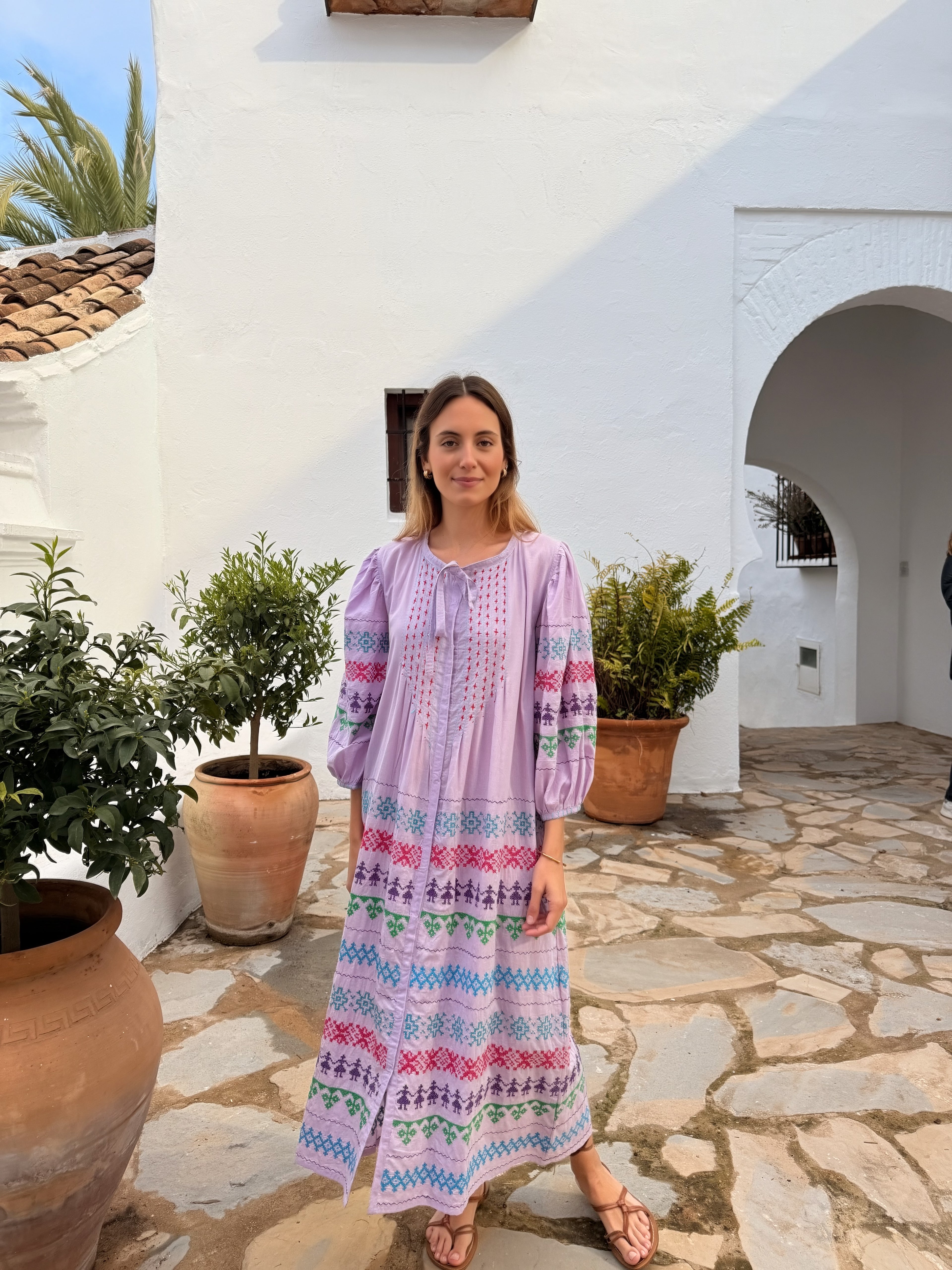 VESTIDO BORDADO LILA