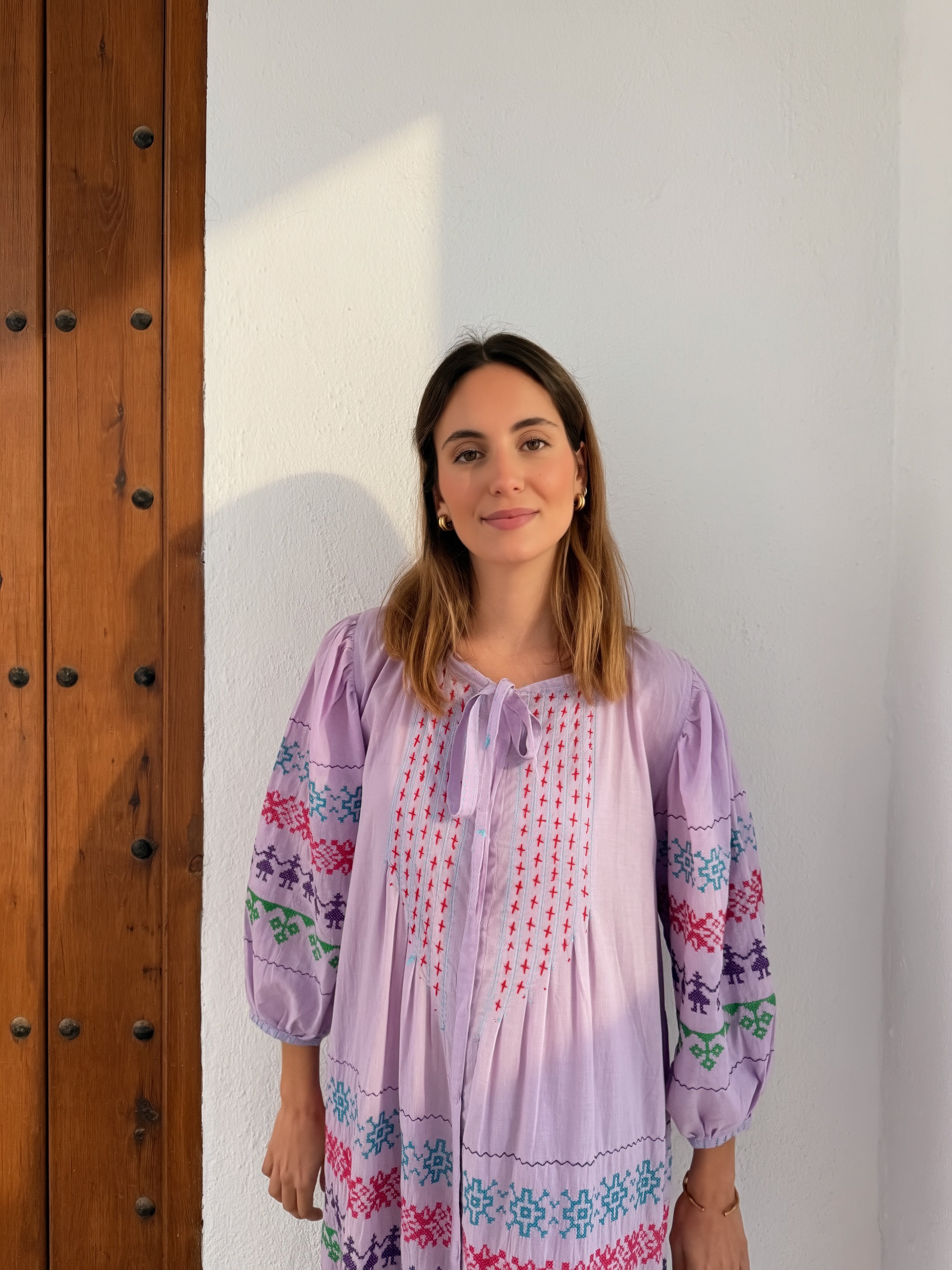 VESTIDO BORDADO LILA