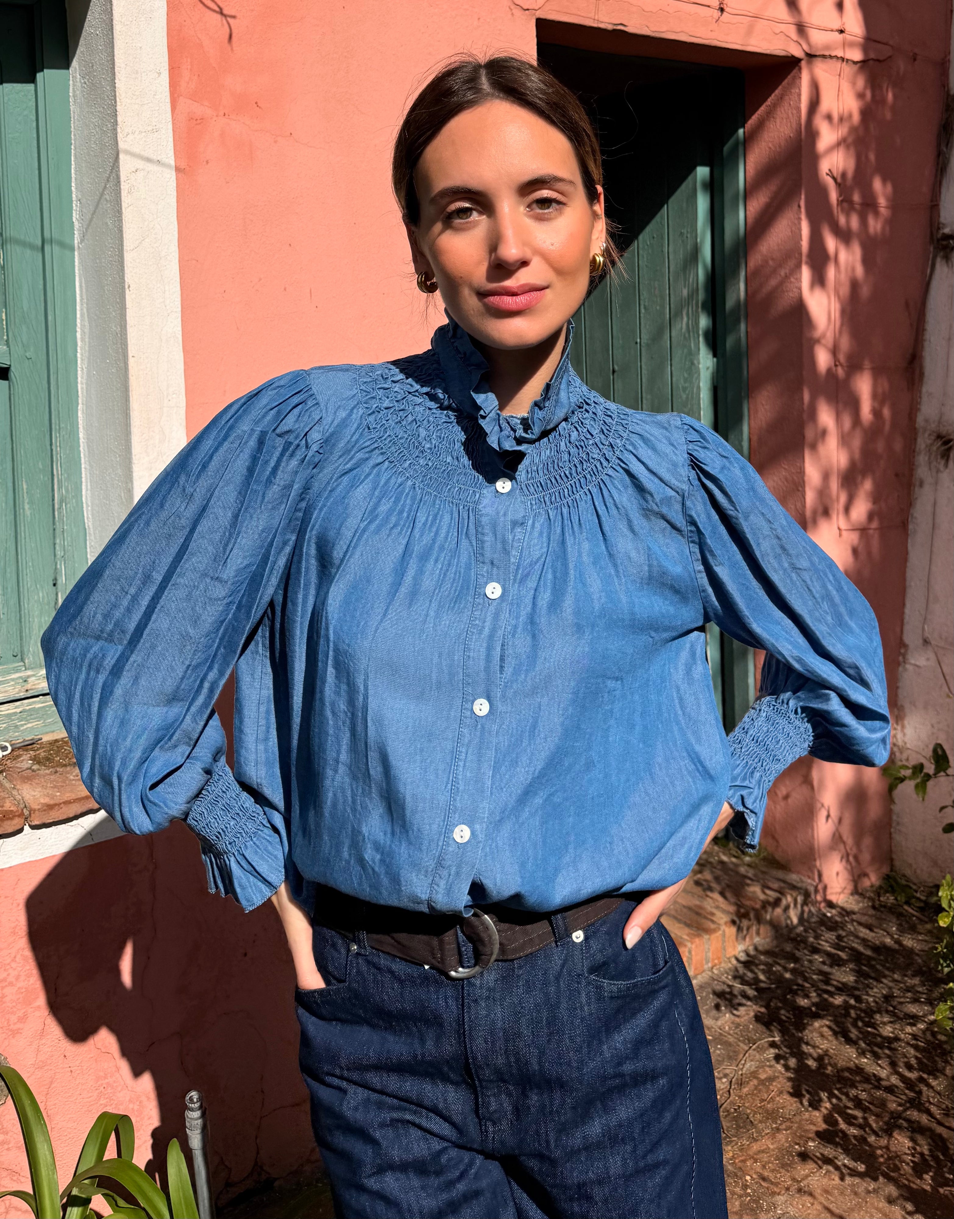 Camisa Vaquera Cuello Oscuro